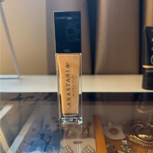 Anastasia Beverly Hills Luminous Foundation - 210 N